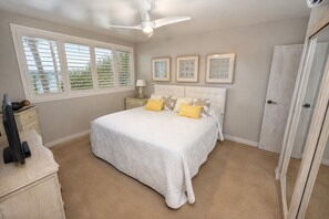 4 bedrooms, iron/ironing board, WiFi, bed sheets - Beachfront 4BR, 2 Condos for 12 in Kihei! (Kihei)