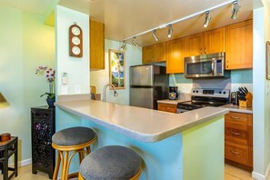 Coffee/tea maker, fridge, microwave, oven - Beachfront 4BR, 2 Condos for 12 in Kihei! (Kihei)