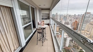 Departamento Deluxe, vista al mar | Restaurante al aire libre