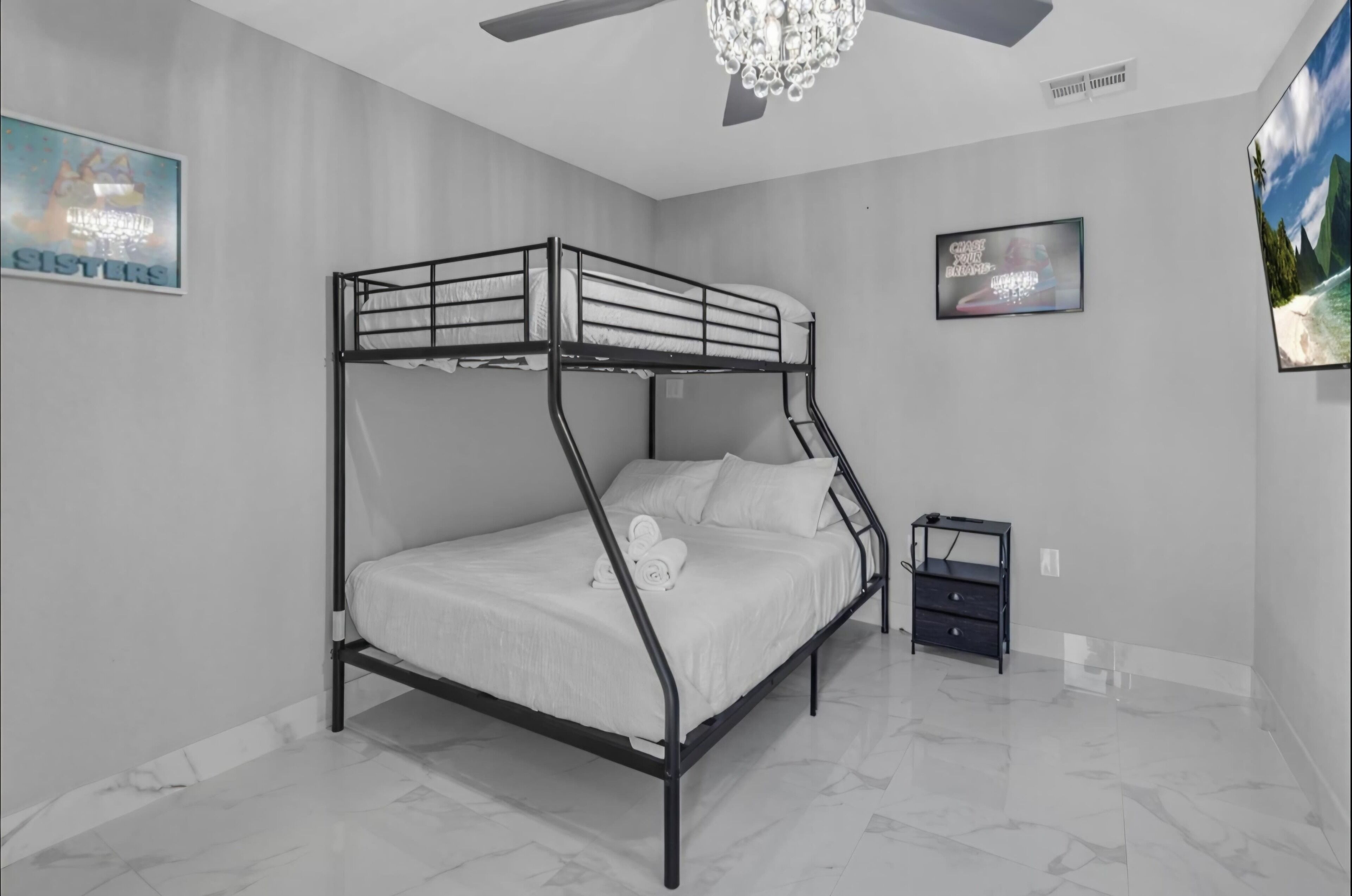 3 bedrooms, in-room safe, iron/ironing board, travel crib