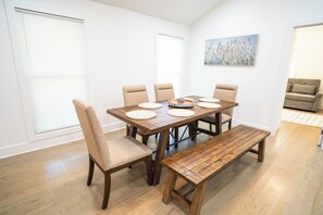 Dining - The White Brick Cottage located in Buckhead Area: Peaceful and Charming (Atlanta)