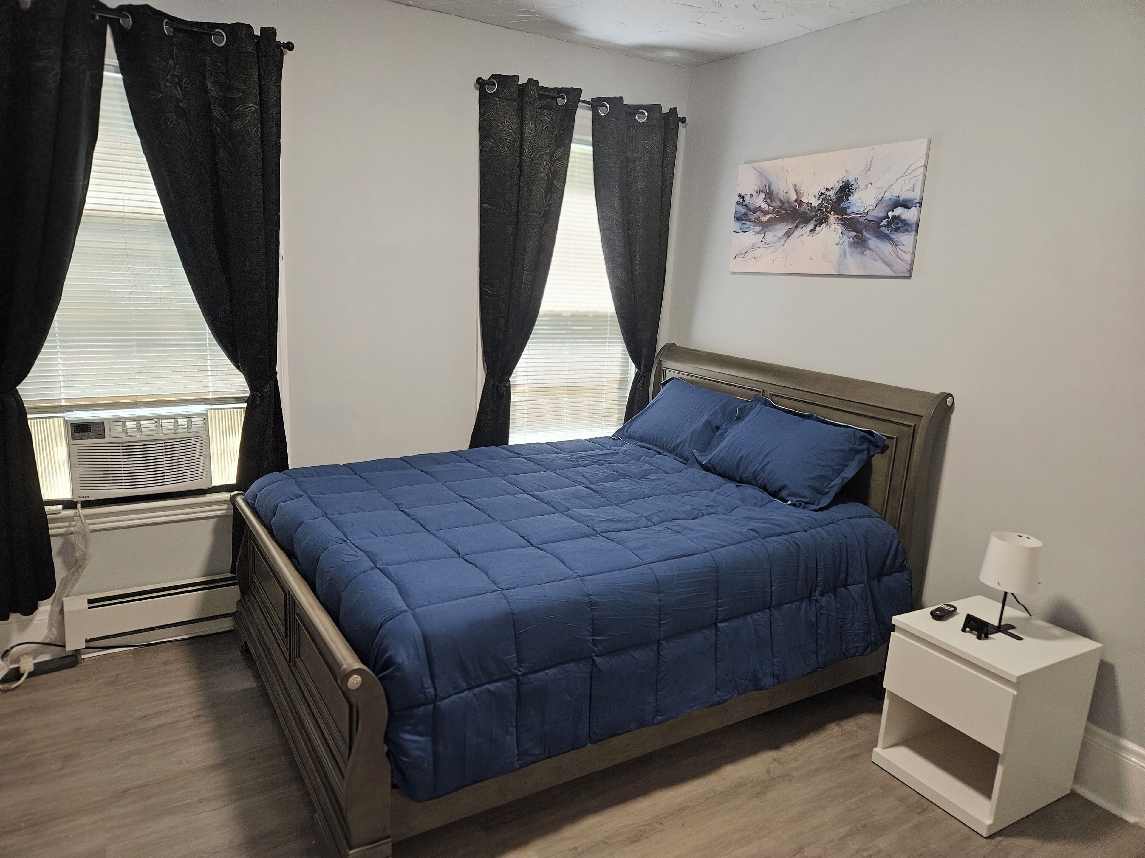 2 bedrooms, desk, iron/ironing board, WiFi (free)