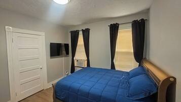 2 bedrooms, desk, iron/ironing board, WiFi (free)