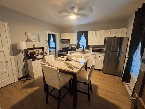 2-bedroom bed & breakfast in adorable Lynn with AC comfort