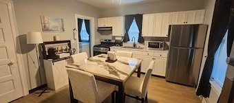 2-bedroom bed & breakfast in adorable Lynn with AC comfort