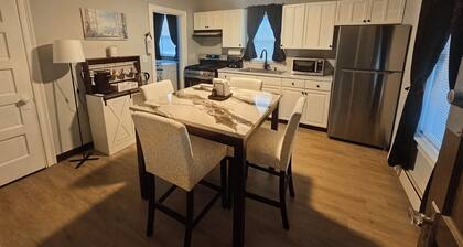 2-bedroom bed & breakfast in adorable Lynn with AC comfort