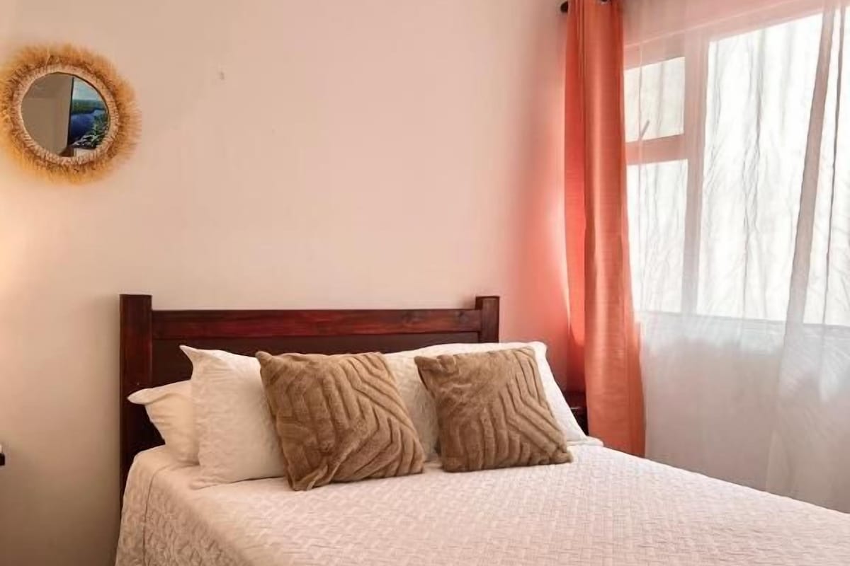 Kamar Double Junior | Brankas, tirai kedap cahaya, setrika/meja setrika, dan Wi-Fi gratis