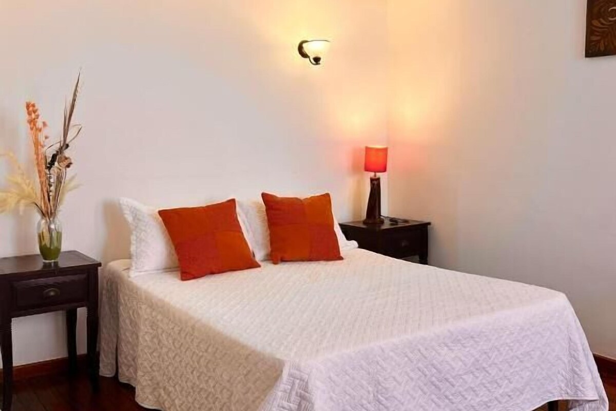 Kamar Keluarga, kamar mandi pribadi | Brankas, tirai kedap cahaya, setrika/meja setrika, dan Wi-Fi gratis