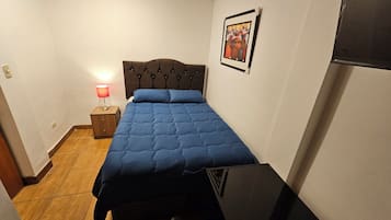 6 bedrooms, desk, iron/ironing board, free WiFi