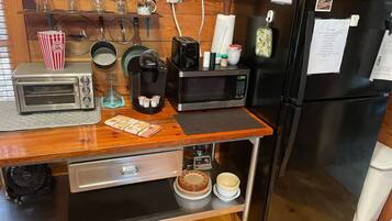 Coffee/tea maker, fridge, microwave, toaster