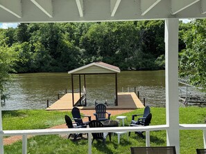 Property grounds - Waterfront - Private Dock - Two Suites (Algonquin)