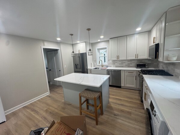 Private kitchen - Waterfront - Private Dock - Two Suites (Algonquin)