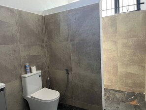 Bangalô, 4 quartos, varanda | Banheiro