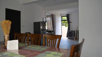 Bungalow, 4 Bedrooms, Patio | Dining room