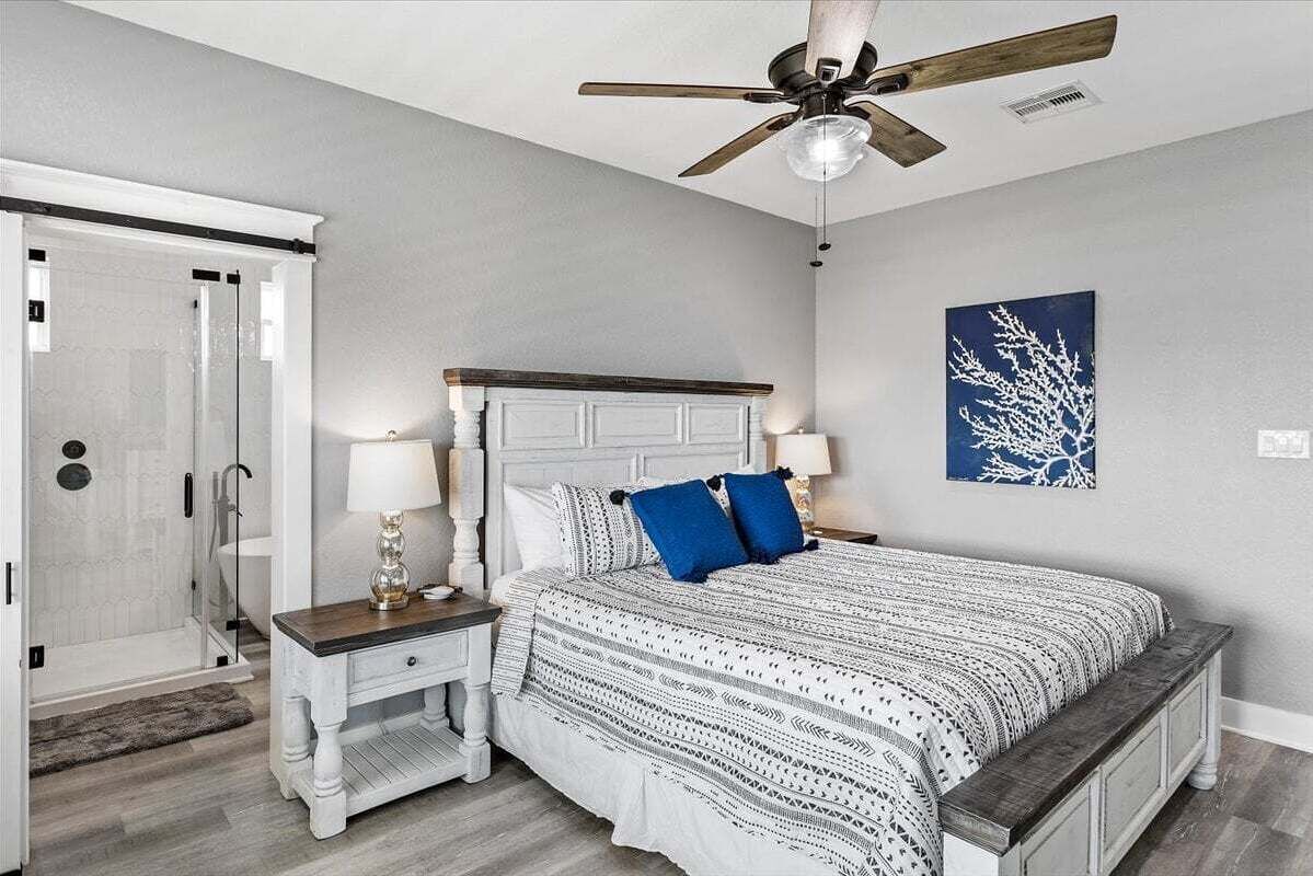 House, Multiple Beds, Patio, Pool View (Insta-Ahhh) | 4 bedrooms, iron/ironing board, bed sheets