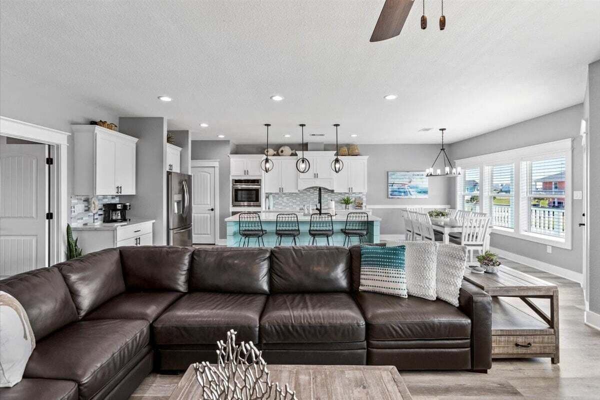 House, Multiple Beds, Patio, Pool View (Insta-Ahhh) | Living area