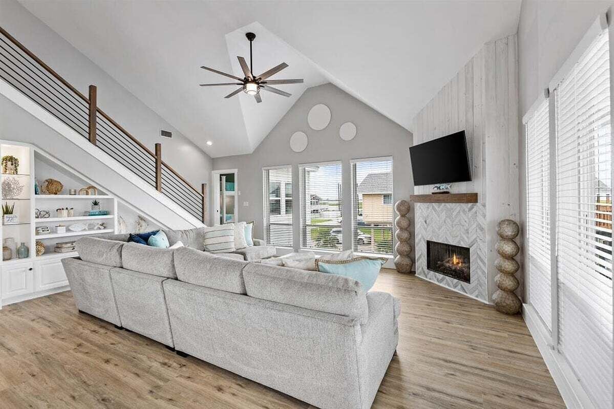 House, Multiple Beds, Pool Access, Pool View (Bay Dayz) | Living area | Fireplace