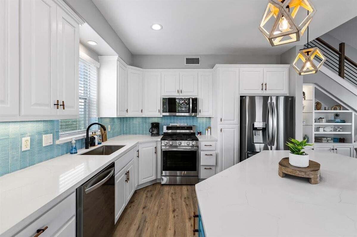 House, Multiple Beds, Pool Access, Pool View (Bay Dayz) | Private kitchen