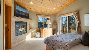 3 bedrooms, travel crib