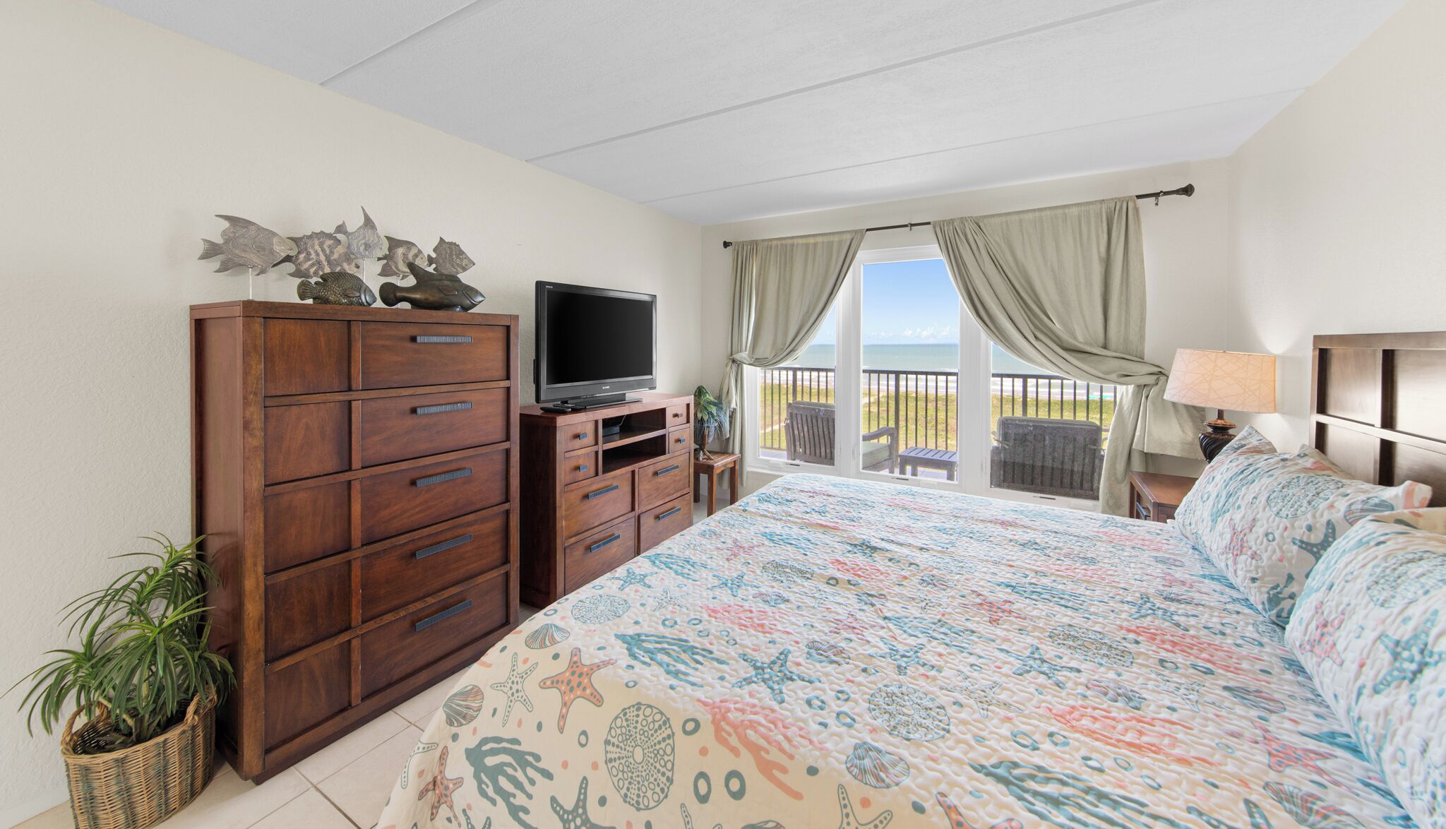 3 bedrooms, WiFi (free), bed sheets