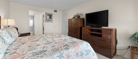 3 bedrooms, WiFi (free), bed sheets