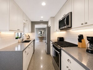 Private kitchen - Wonderful 3-bedroom house with AC in sunny Fort Lauderdale (Fort Lauderdale)