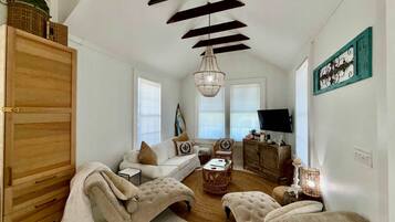 Casa, 2 camas Queen, vista para o jardim (Krewe Cottage) | Área de estar