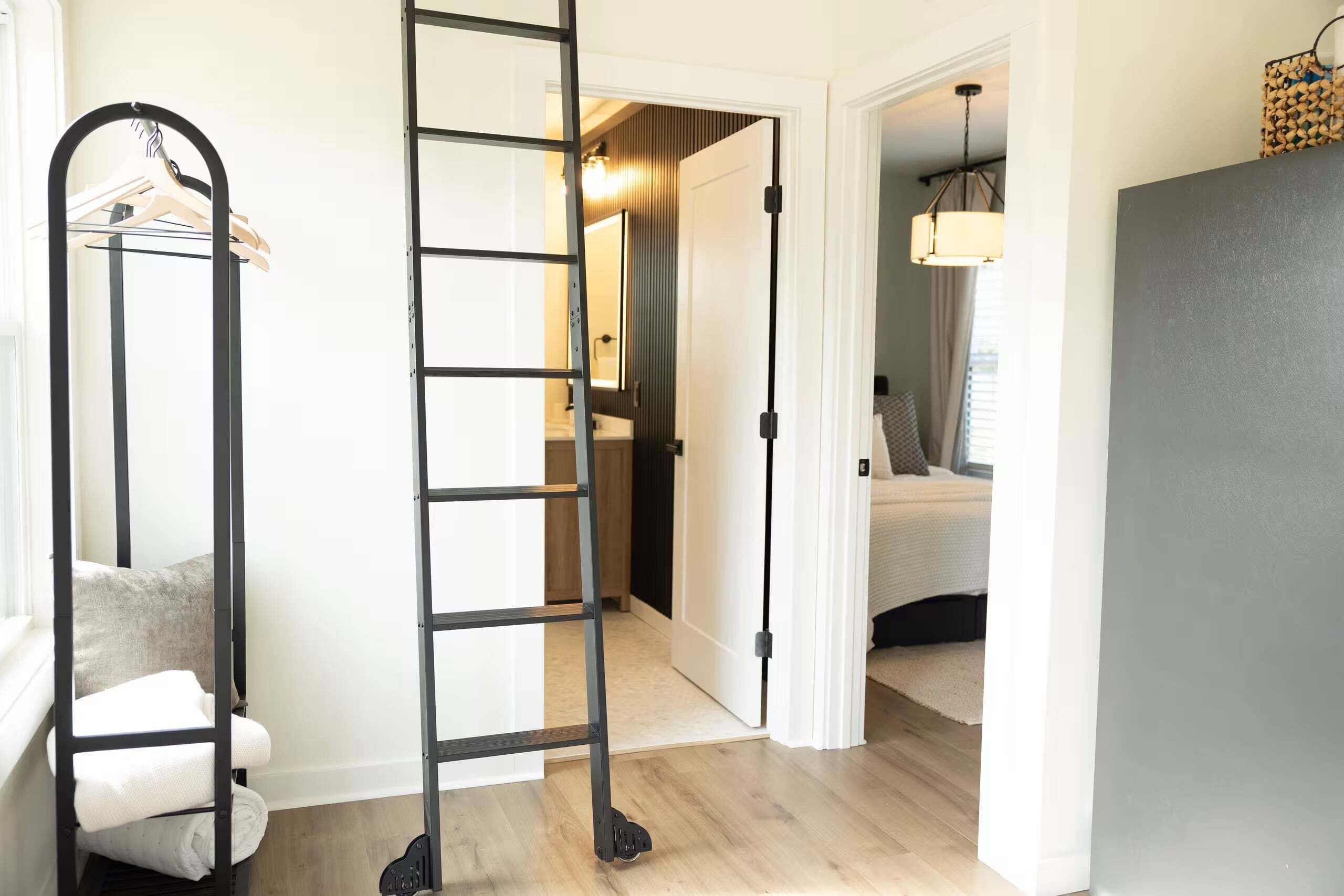 WiFi (free), bed sheets