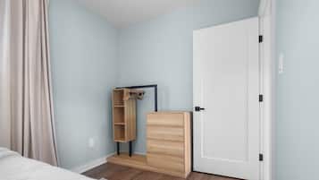 1 bedroom, WiFi (free), bed sheets