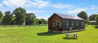 The Music Box at Hidden Gem Farm-Sleeps 6