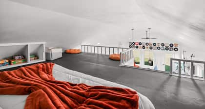 The Music Box at Hidden Gem Farm-Sleeps 6
