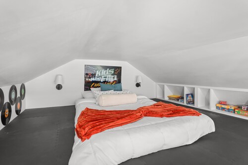 The Music Box at Hidden Gem Farm-Sleeps 6