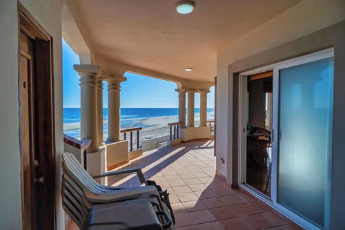 Casa de la Abuela • Luxury Private Beachfront Villa • Walk to Dining