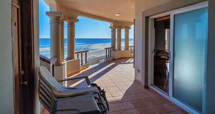 Casa de la Abuela • Luxury Private Beachfront Villa • Walk to Dining