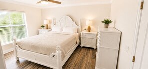 Room - Gulf Ocean Breeze Escape Spacious 4-bedroom house (Ruskin)