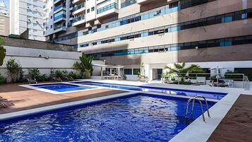 Apartament Deluxe, balcó, vistes a la ciutat | Piscina | 3 piscines a l'aire lliure
