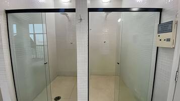 Apartament Deluxe, balcó, vistes a la ciutat | Bany