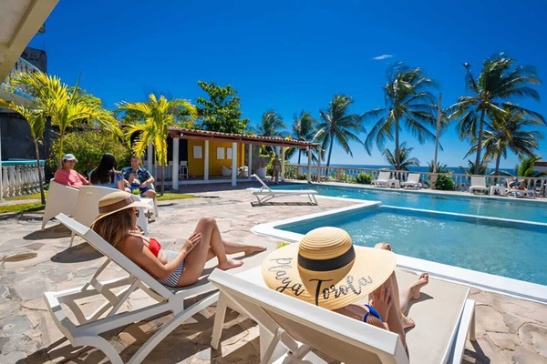2 outdoor pools