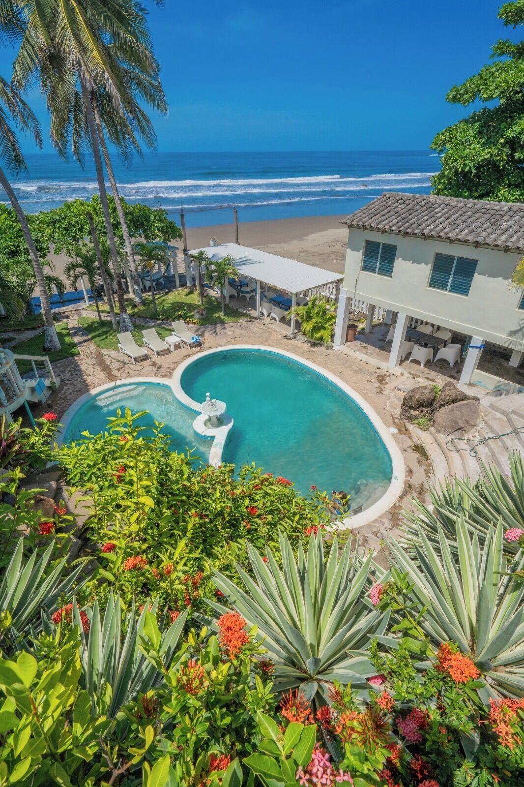2 outdoor pools