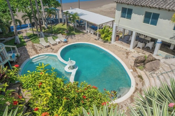 2 outdoor pools