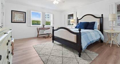 Juno Beach Access directly across street - 3bed 2.5bath house