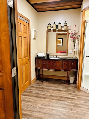 Unclassified image, 5 of 20, button - High end 4-bedroom countryside home in Shawano, WI. 2,800 sqft and spacious! (Shawano)