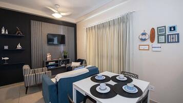 Apartament Deluxe, balcó, vistes a la ciutat | Servei de restauració