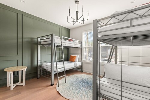 Germantown Gem | 4BR Home | Sleeps 10 | Minutes to Downtown