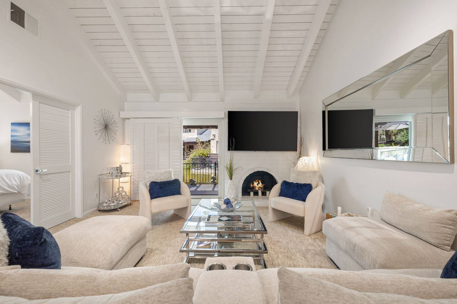 TV, fireplace