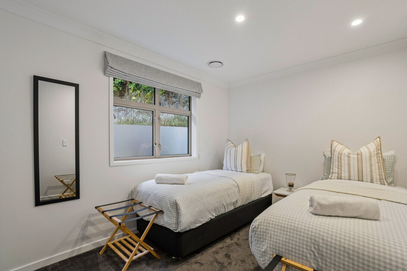 5 chambres, fer et planche à repasser, lit de bébé portatif, Wi-Fi