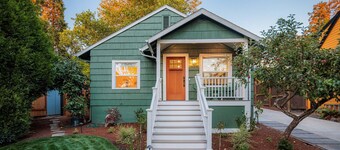 The Emerald on Orchard - Hot Tub, Backyard Games & Steps to UO
