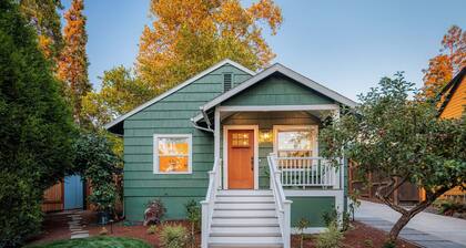 The Emerald on Orchard - Hot Tub, Backyard Games & Steps to UO