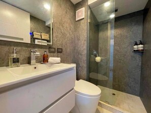 Bathroom - Minimalist & Calm: 5 Min away from La Vela Mall (Porlamar)