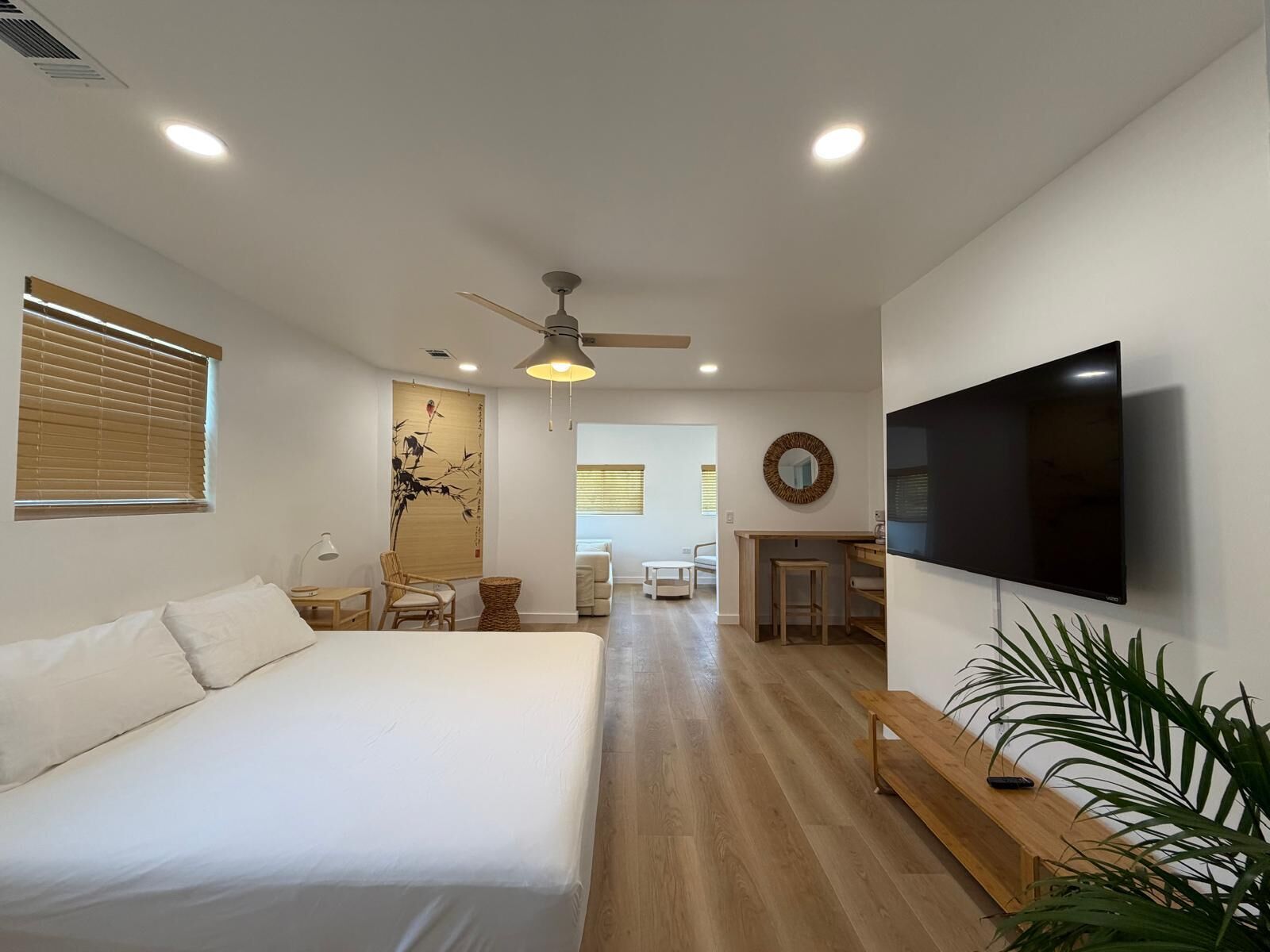 5 bedrooms, iron/ironing board, WiFi (free), bed sheets